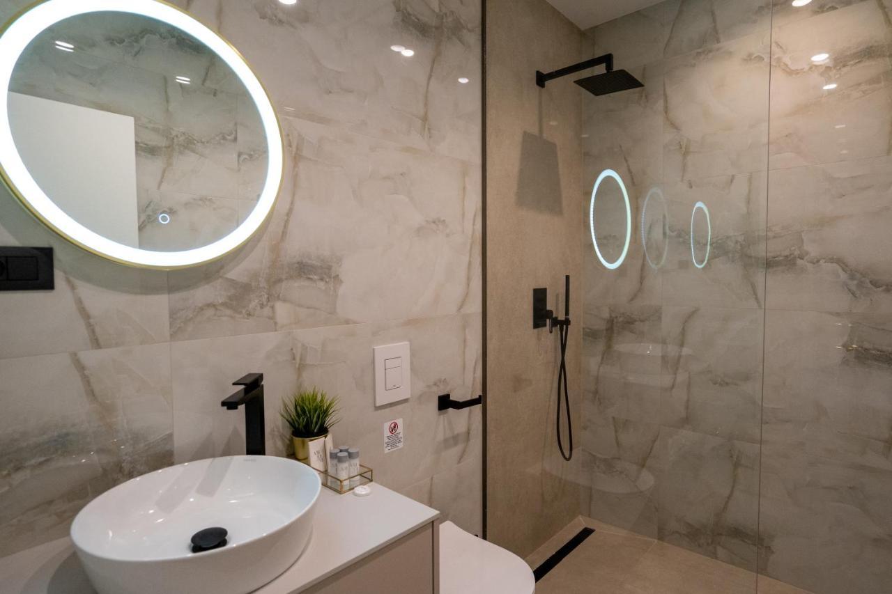 Amelie Luxury Rooms สปลิท ภายนอก รูปภาพ